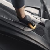 Как защитить салон автомобиля от царапин